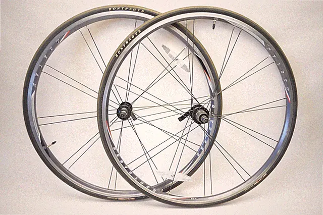 BONTRAGER SELECT SERIES 700C ROAD BICYCLE SRAM 10 SPD 20/22 SPK WHEEL SET 130 MM